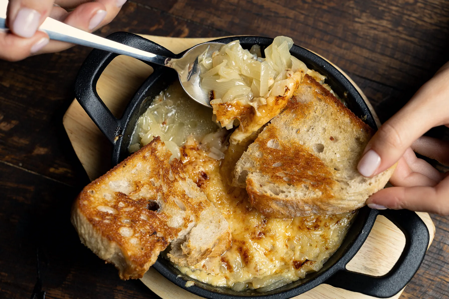Zuppa di cipolle gratinata