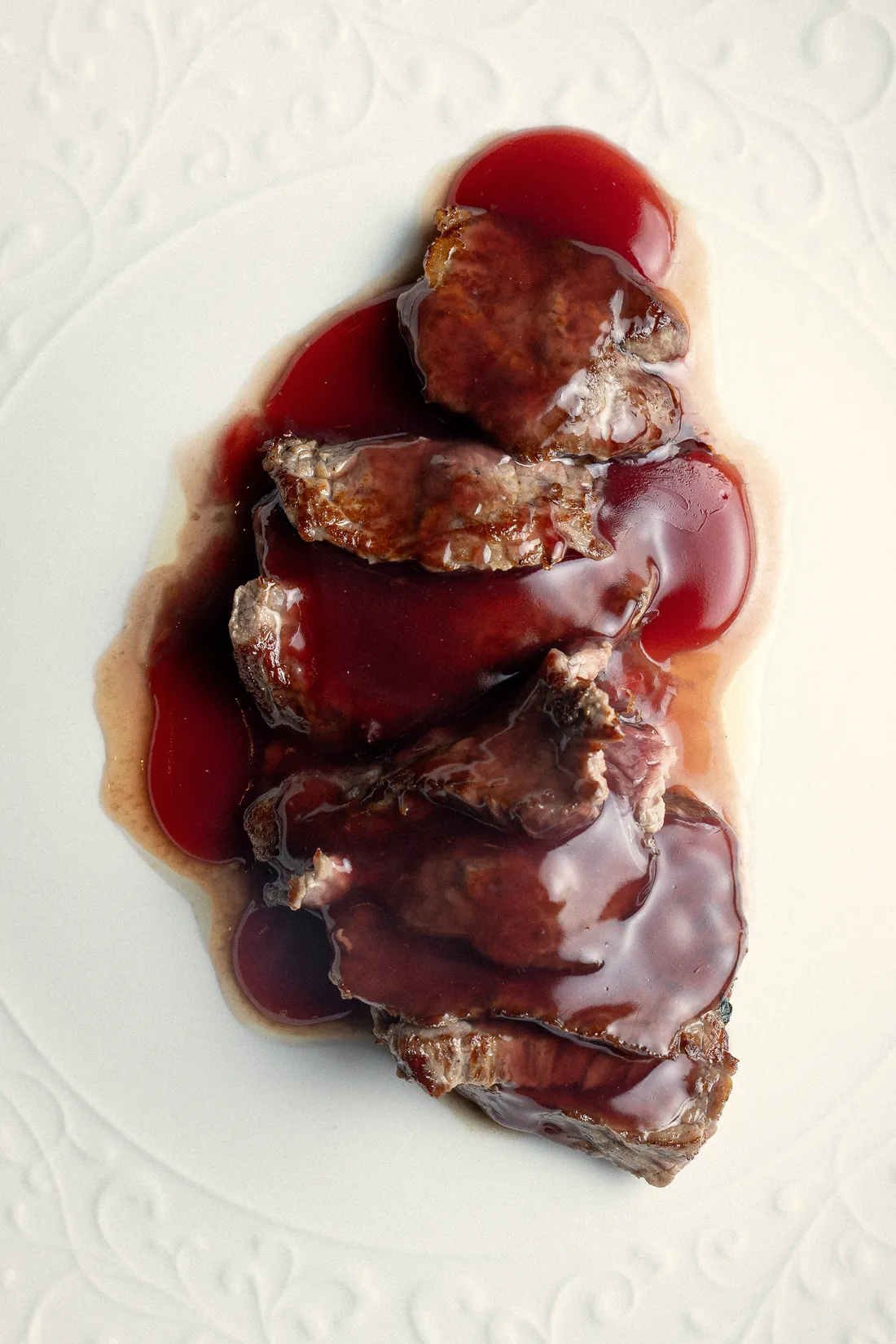 Tagliata con riduzione di vino rosso